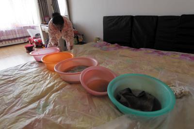 盐池楼上漏水，住户失联，小区没物管，业主维权难！律师来支招……